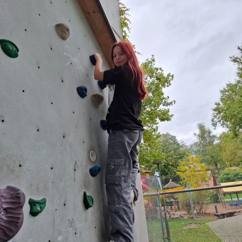 Michelle beim Klettern